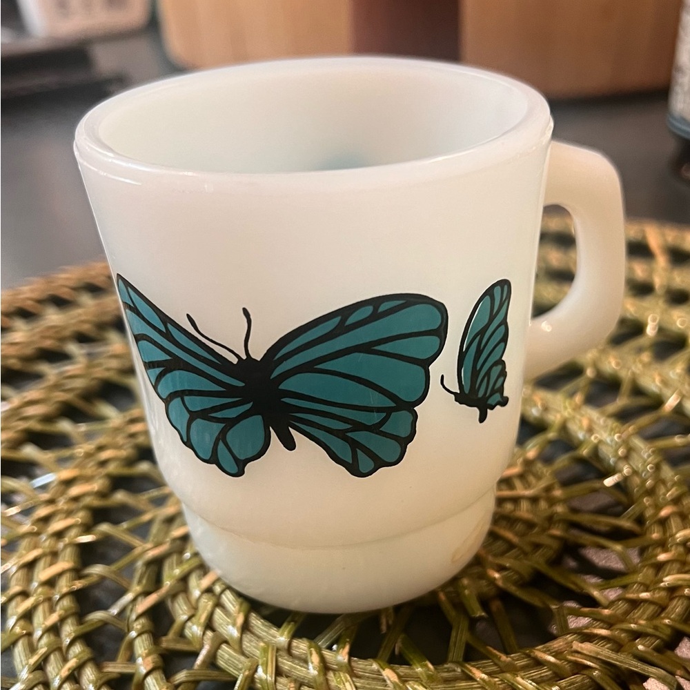 VTG Fire King milk glass butterfly mug